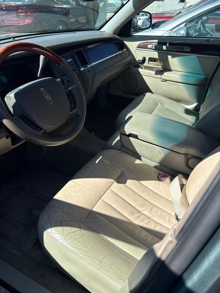 Lincoln Town Car Signature 2005