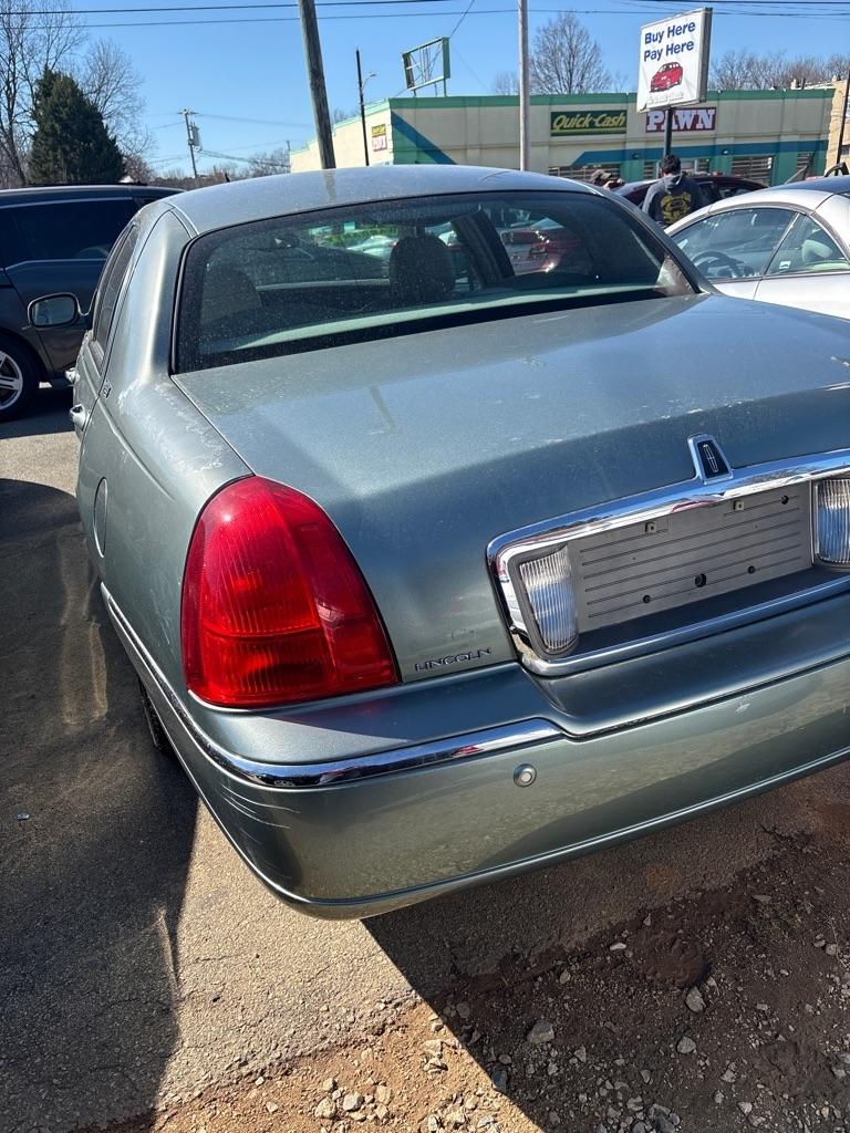 Lincoln Town Car Signature 2005