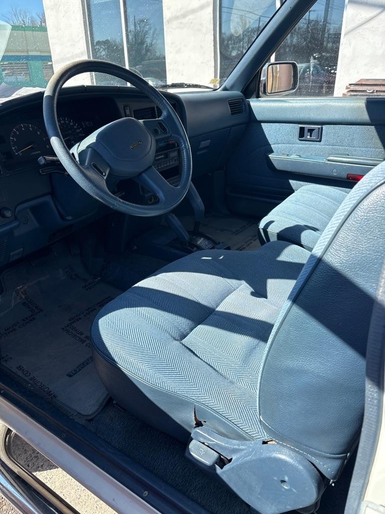 Toyota Tacoma  1990