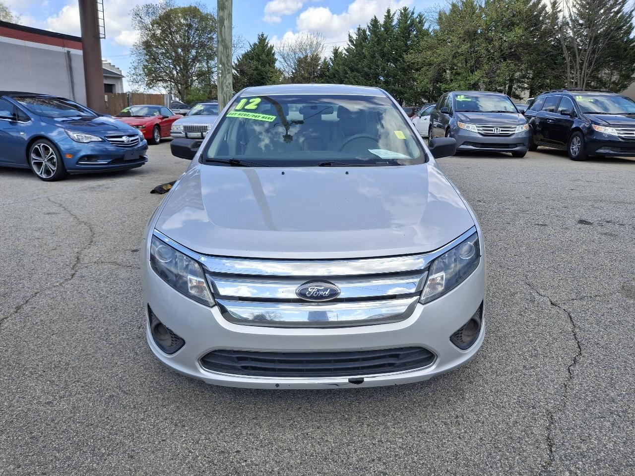 Ford Fusion S 2012