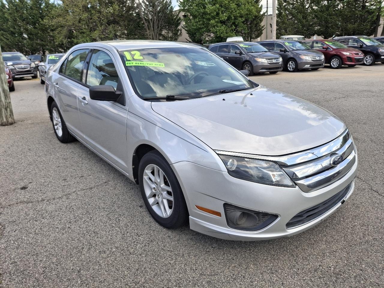 Ford Fusion S 2012
