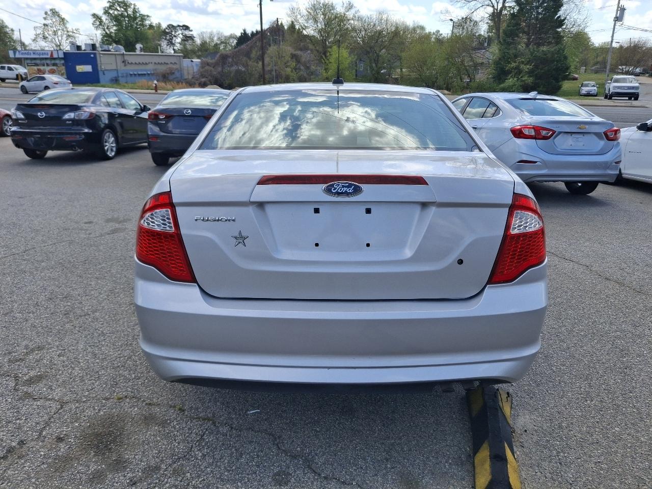 Ford Fusion S 2012