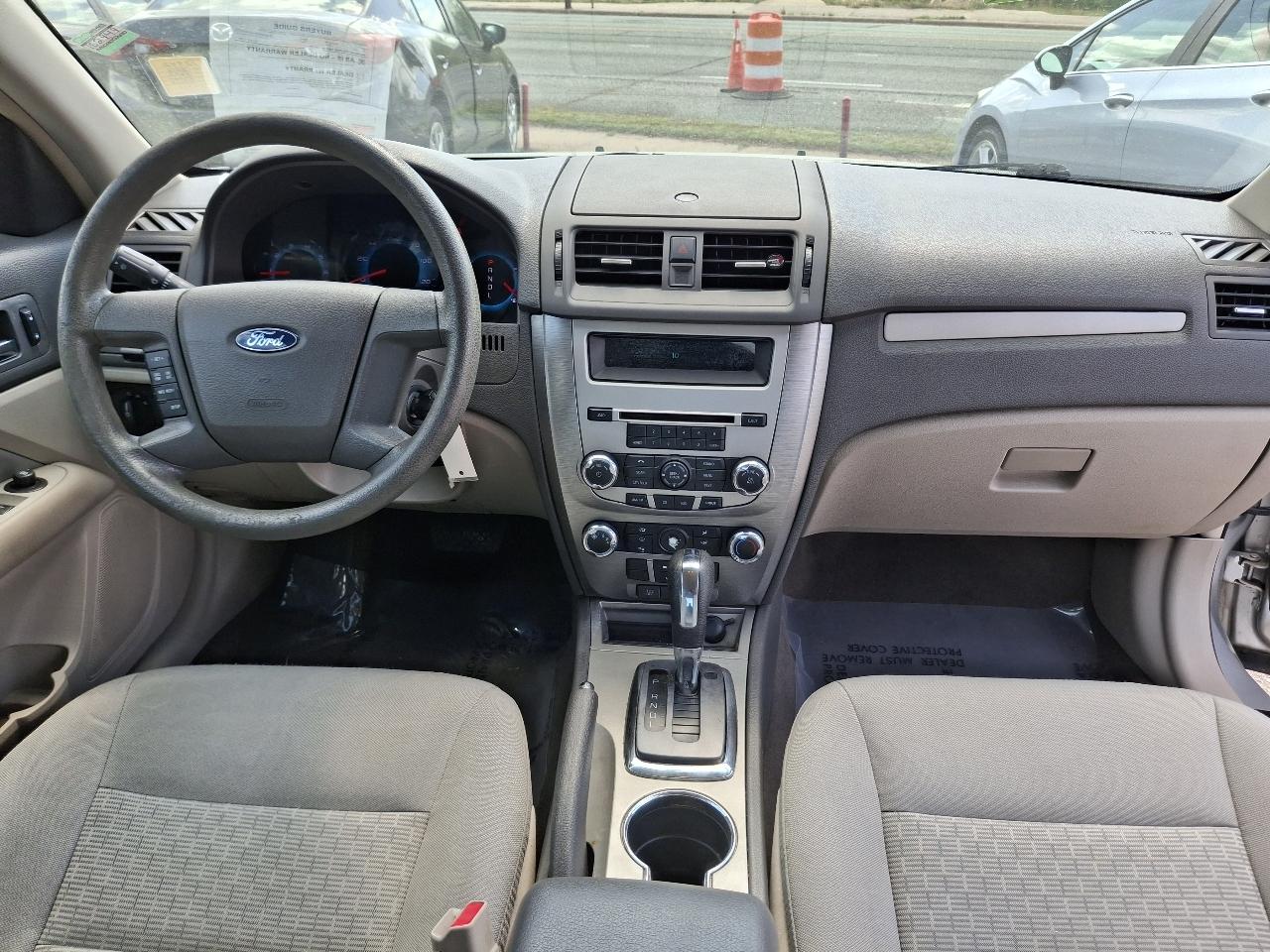 Ford Fusion S 2012