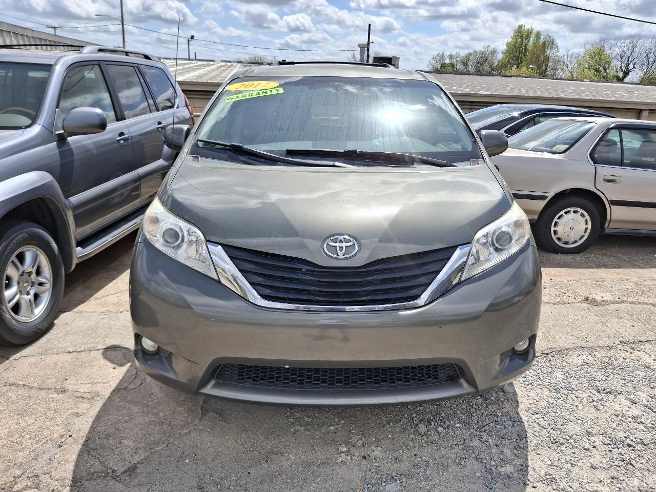 Toyota Sienna LE FWD 8-Passenger V6 2012