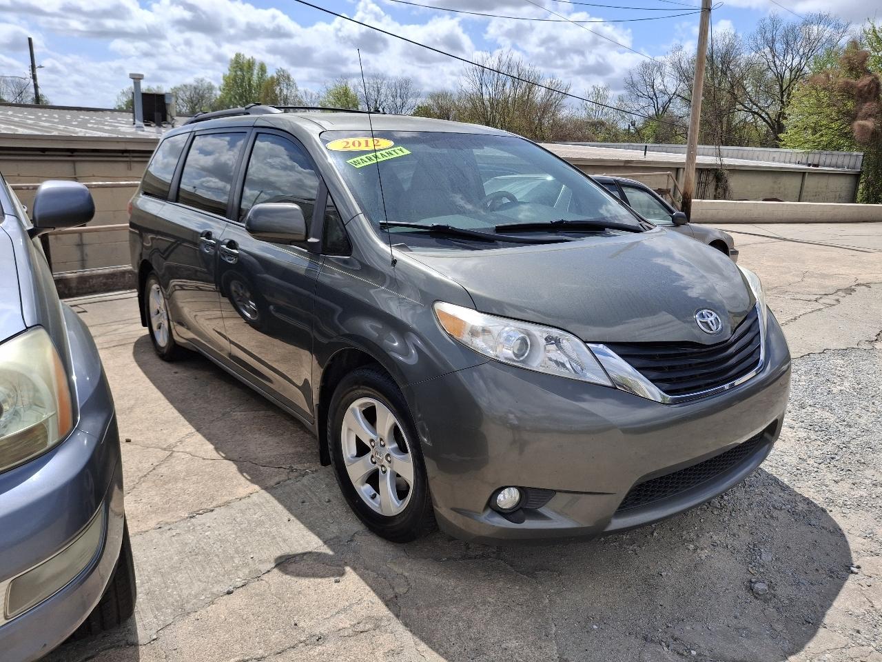 Toyota Sienna LE FWD 8-Passenger V6 2012