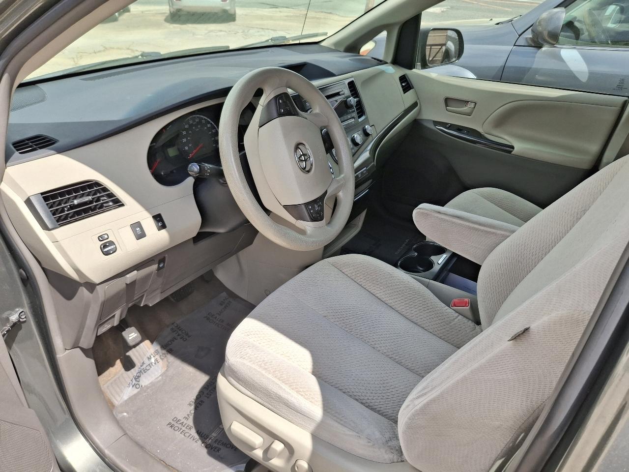 Toyota Sienna LE FWD 8-Passenger V6 2012