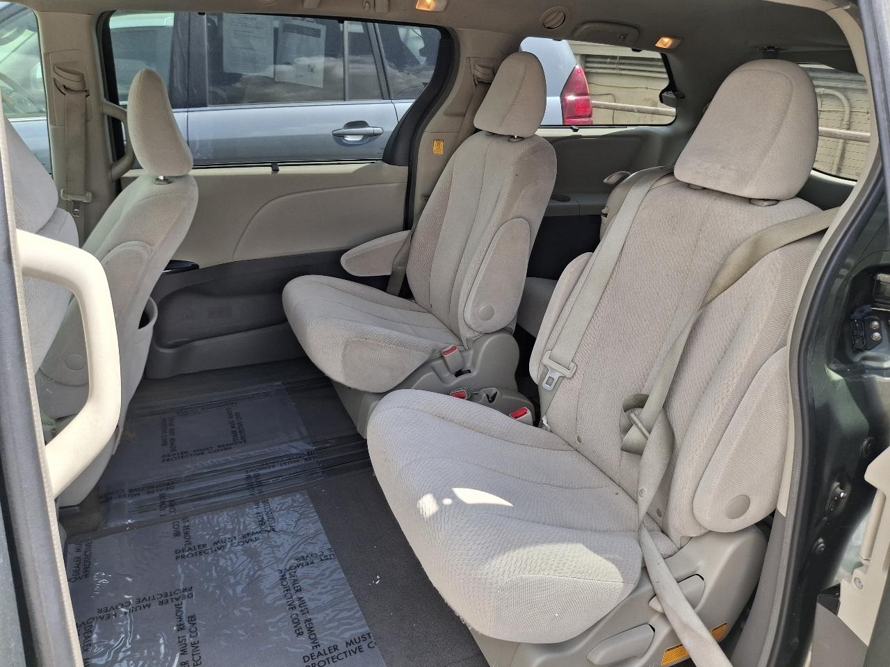 Toyota Sienna LE FWD 8-Passenger V6 2012