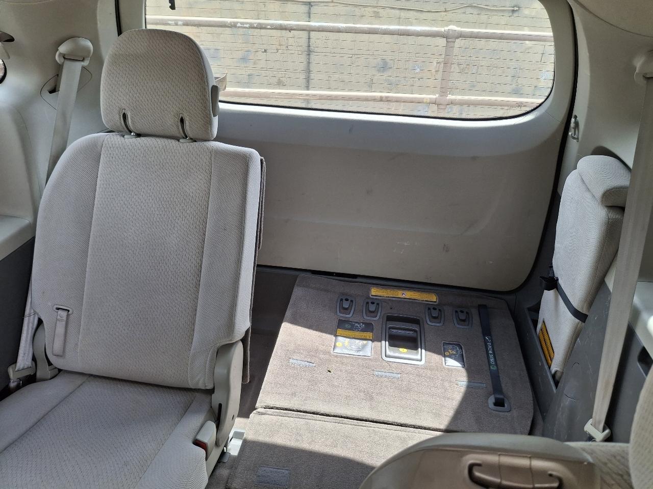 Toyota Sienna LE FWD 8-Passenger V6 2012