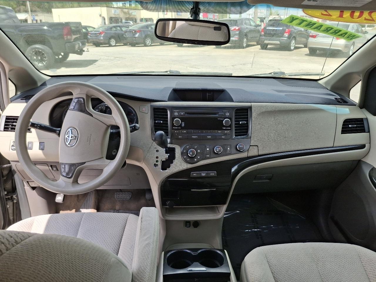 Toyota Sienna LE FWD 8-Passenger V6 2012