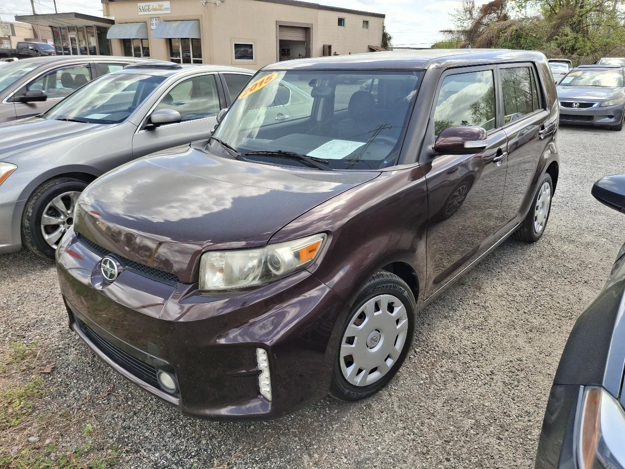 Scion xB 5-Door Wagon 5-Spd MT 2015