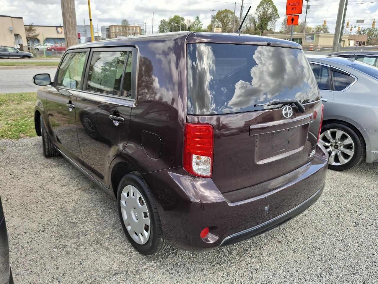 Scion xB 5-Door Wagon 5-Spd MT 2015