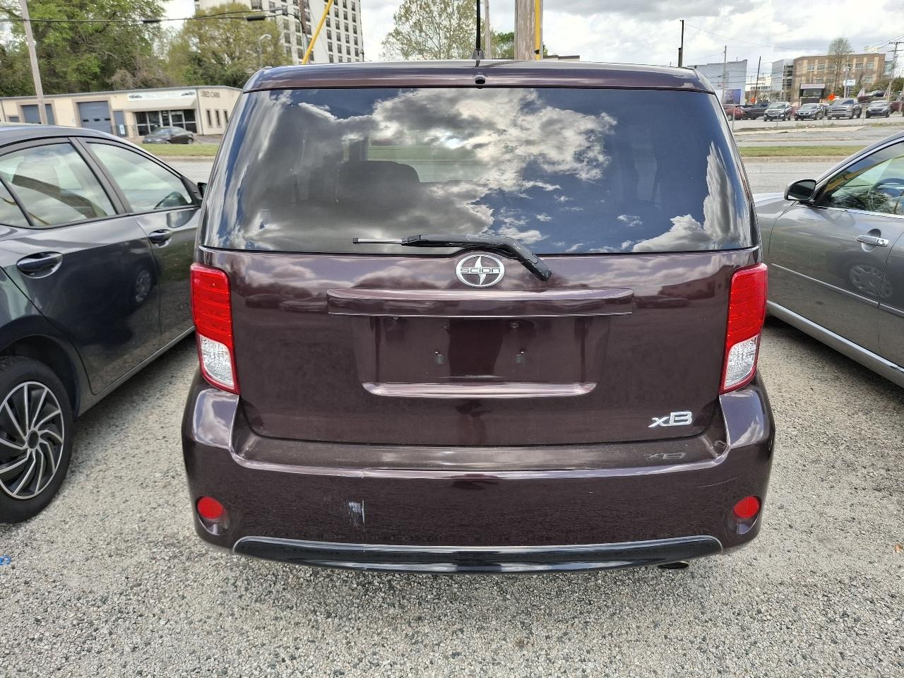 Scion xB 5-Door Wagon 5-Spd MT 2015