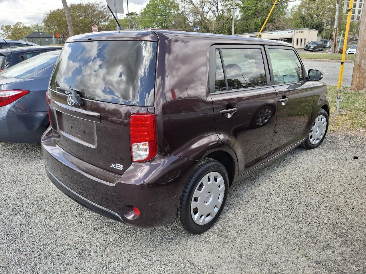 Scion xB 5-Door Wagon 5-Spd MT 2015