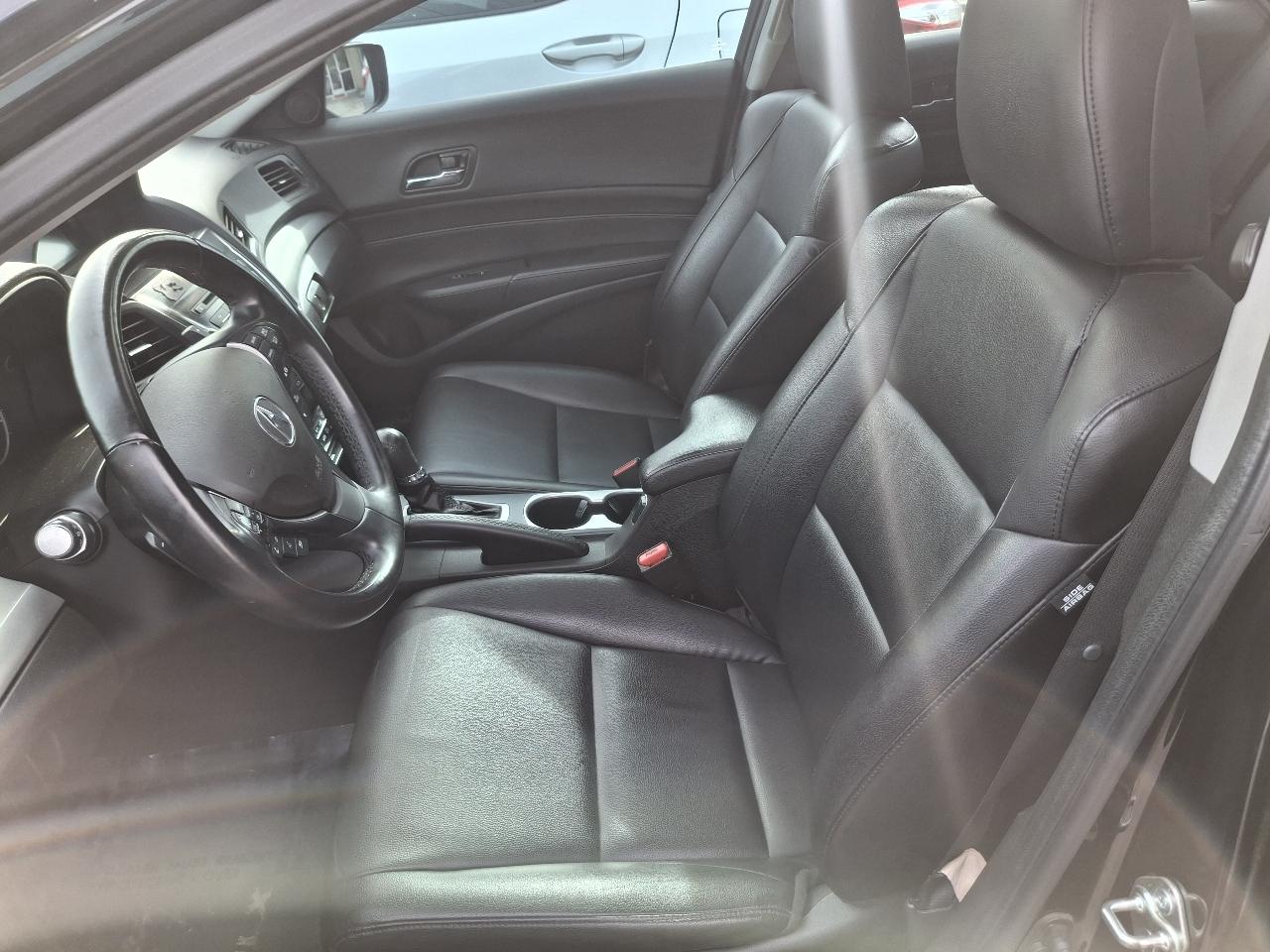 Acura ILX 8-Spd AT 2017