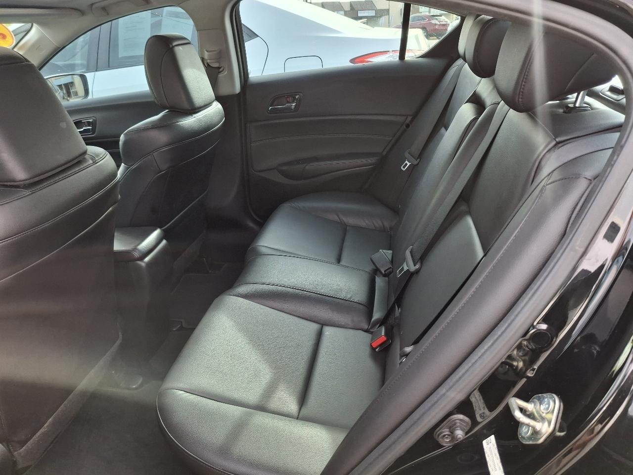 Acura ILX 8-Spd AT 2017