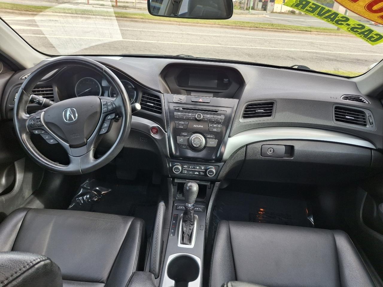 Acura ILX 8-Spd AT 2017