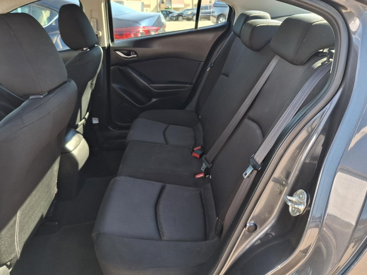 Mazda MAZDA3 i SV AT 4-Door 2015