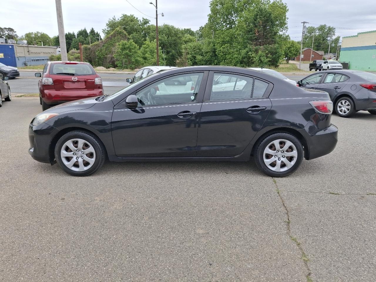 Mazda MAZDA3 i SV AT 4-Door 2013