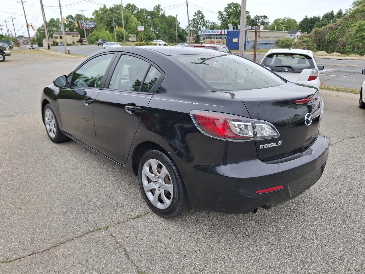 Mazda MAZDA3 i SV AT 4-Door 2013