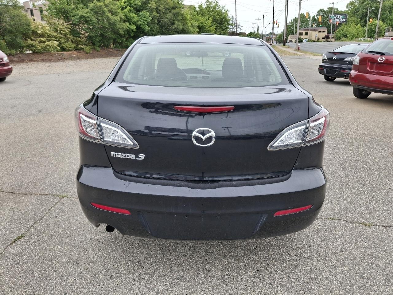 Mazda MAZDA3 i SV AT 4-Door 2013