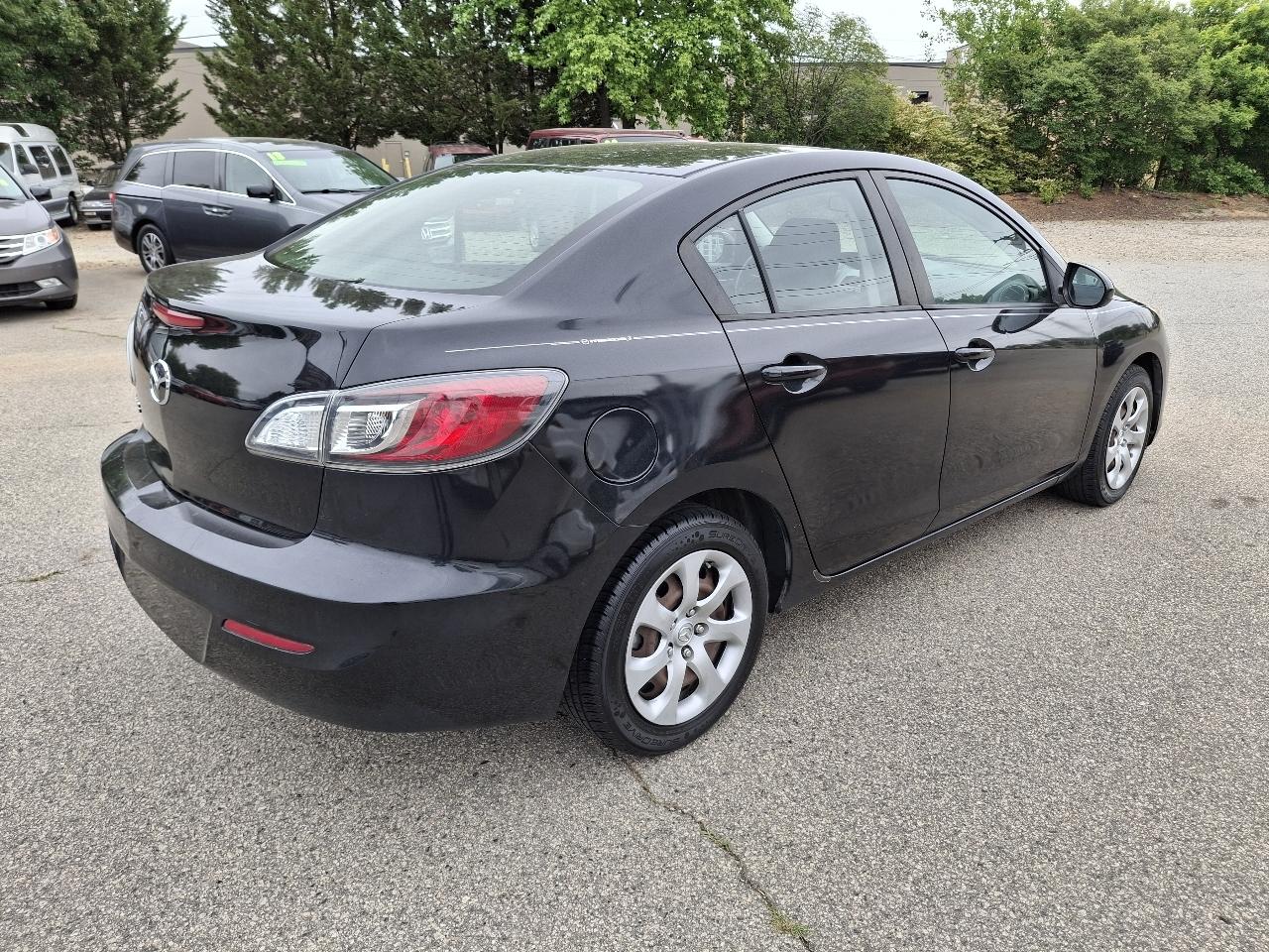 Mazda MAZDA3 i SV AT 4-Door 2013