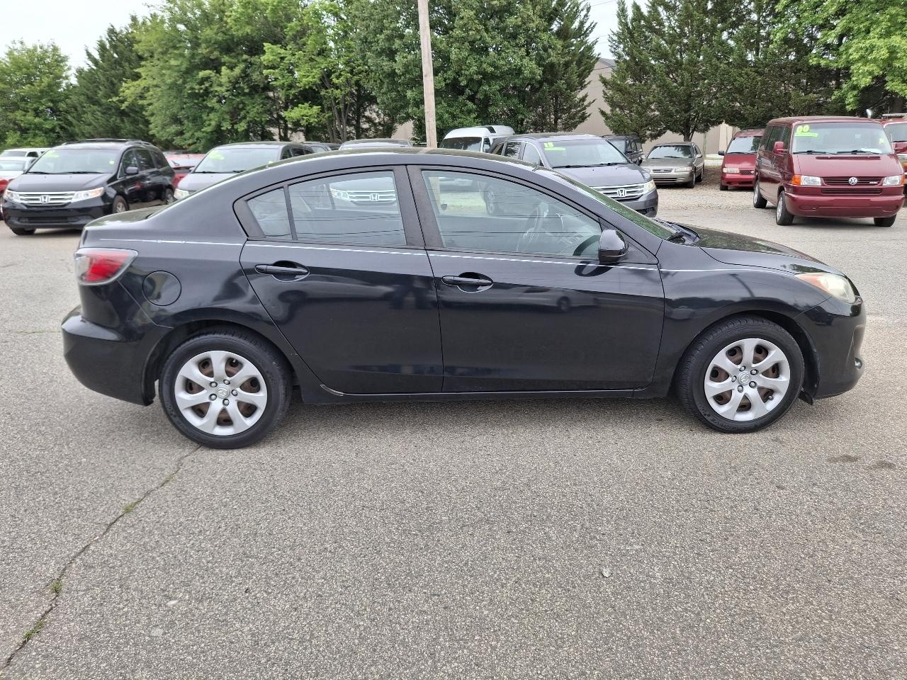 Mazda MAZDA3 i SV AT 4-Door 2013
