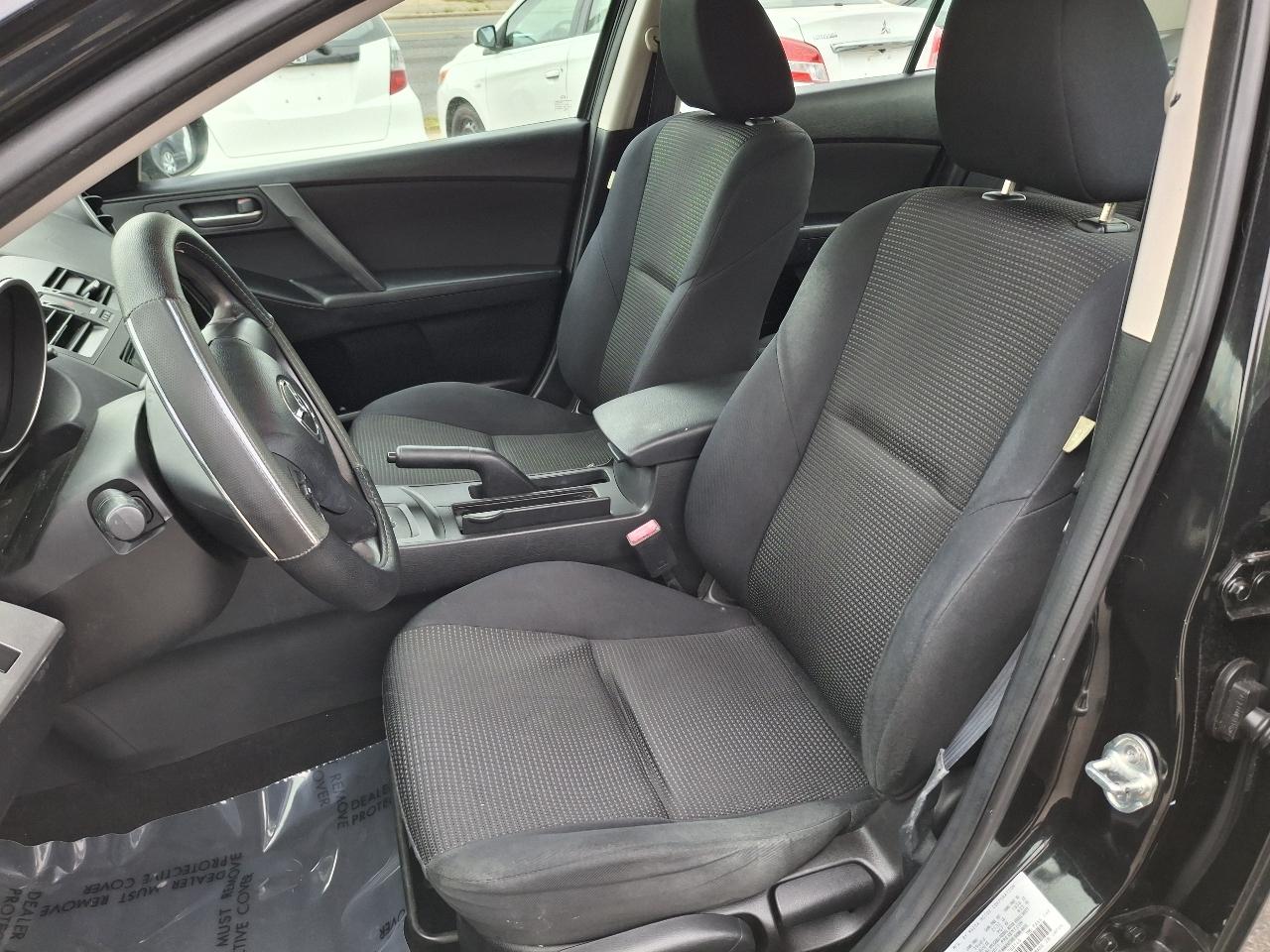 Mazda MAZDA3 i SV AT 4-Door 2013