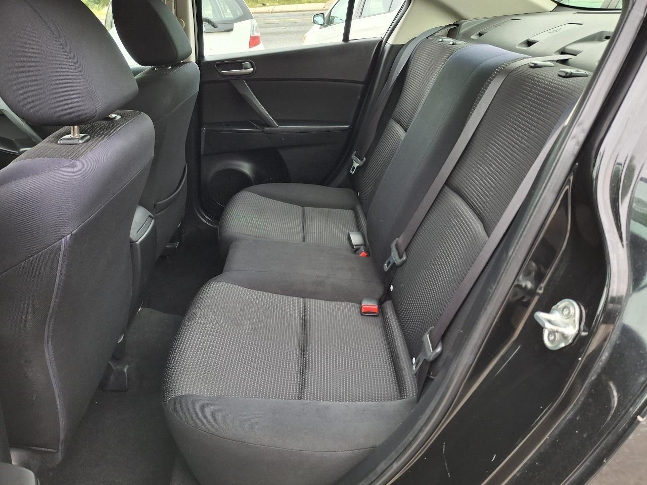 Mazda MAZDA3 i SV AT 4-Door 2013