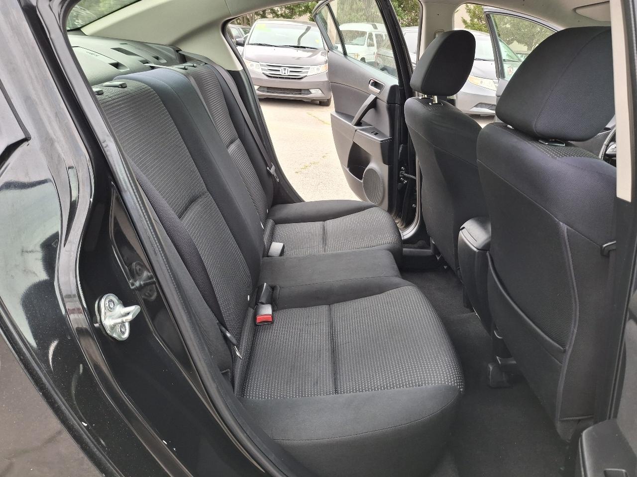 Mazda MAZDA3 i SV AT 4-Door 2013