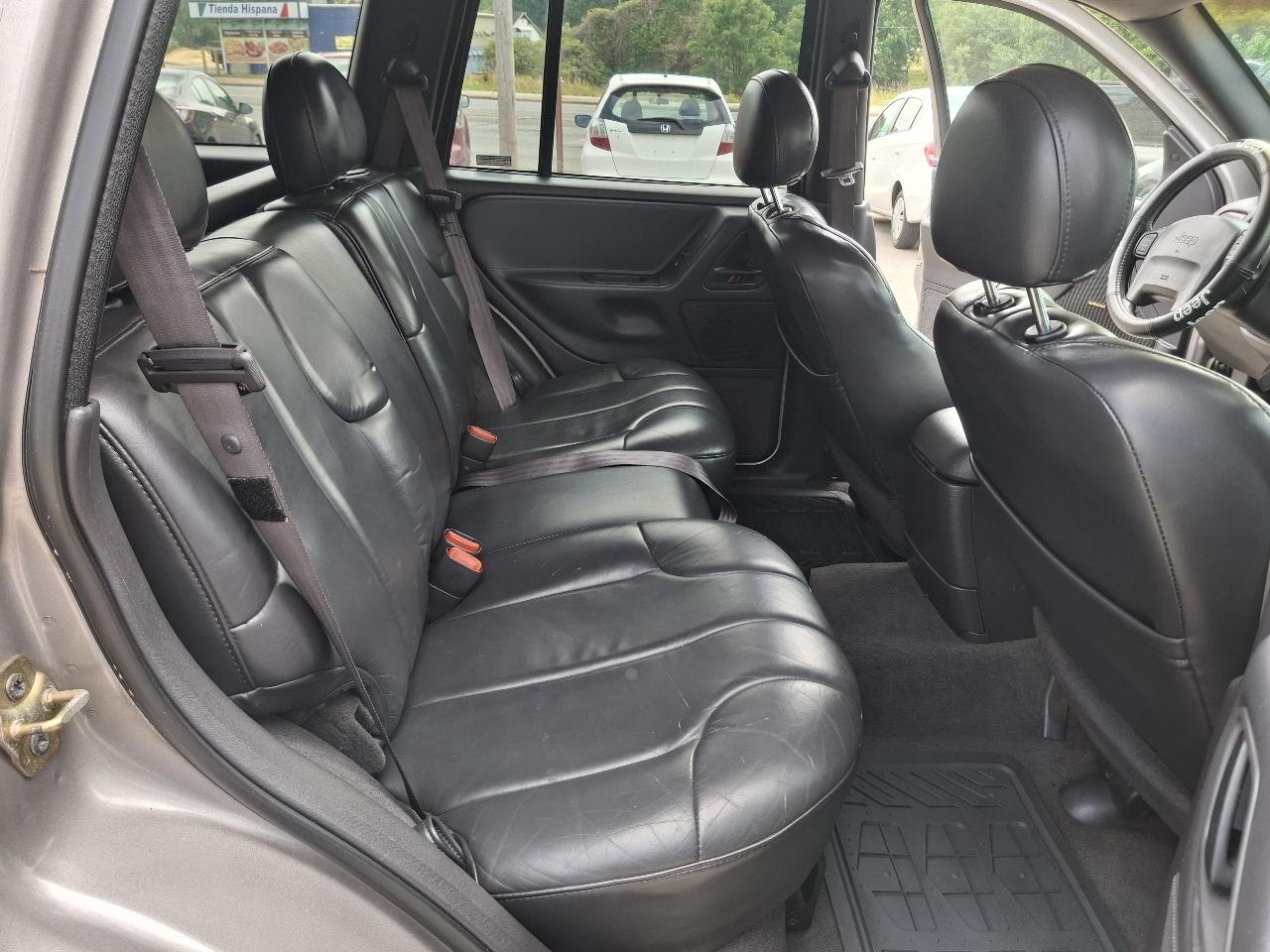 Jeep Grand Cherokee Laredo 2WD 1999