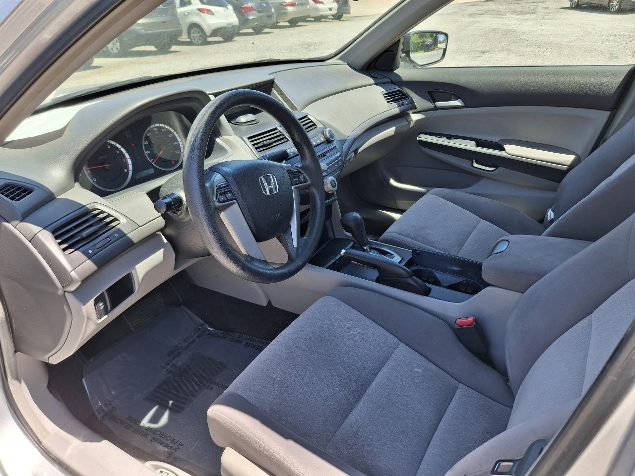 Honda Accord LX sedan AT 2009