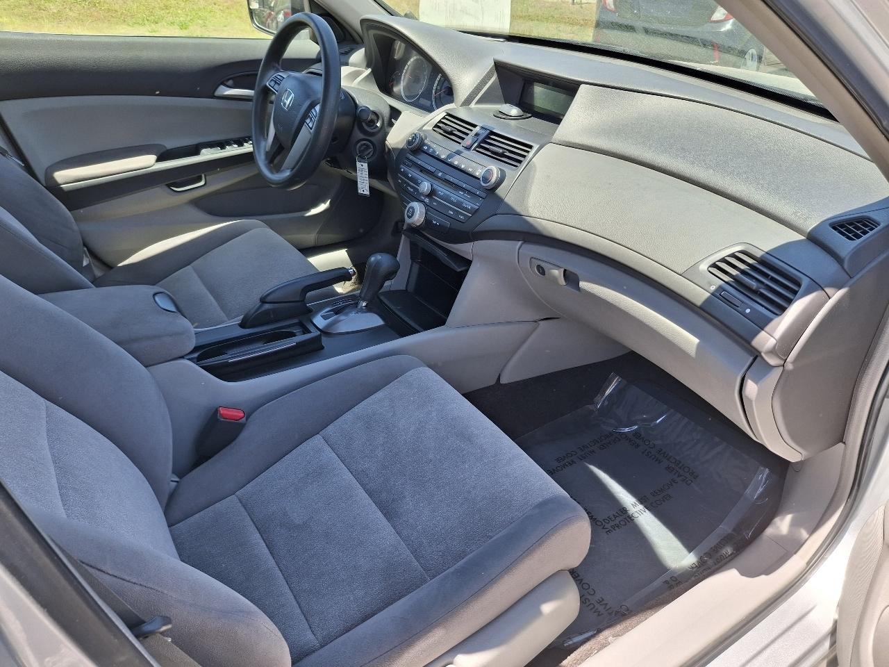 Honda Accord LX sedan AT 2009