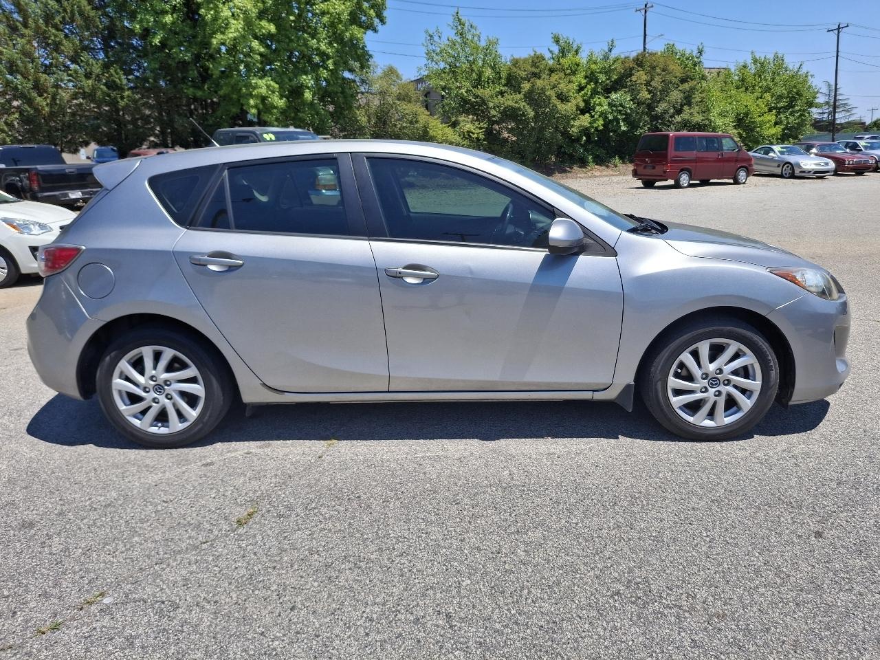 Mazda MAZDA3 i Touring AT 5-Door 2013