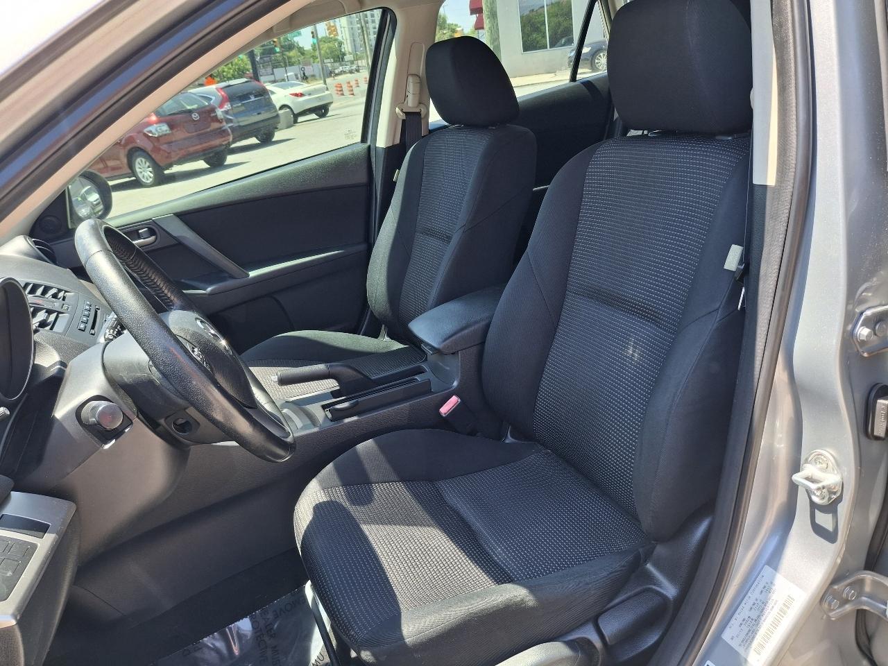 Mazda MAZDA3 i Touring AT 5-Door 2013