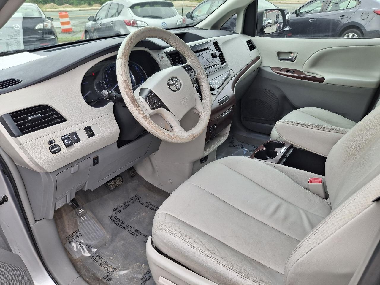 Toyota Sienna XLE FWD 8-Passenger V6 2013