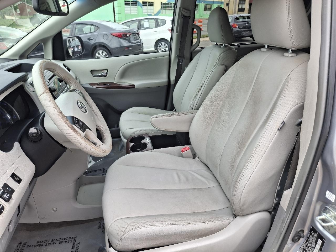 Toyota Sienna XLE FWD 8-Passenger V6 2013