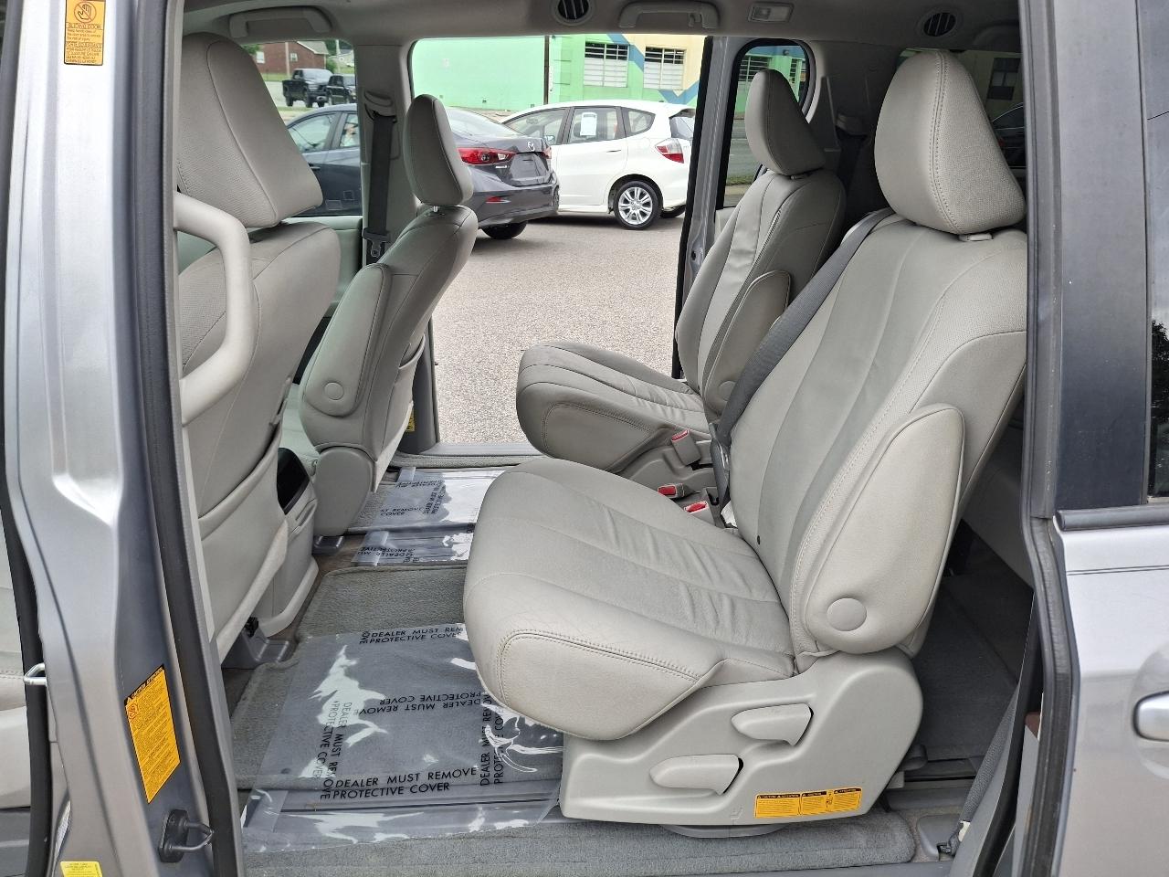 Toyota Sienna XLE FWD 8-Passenger V6 2013