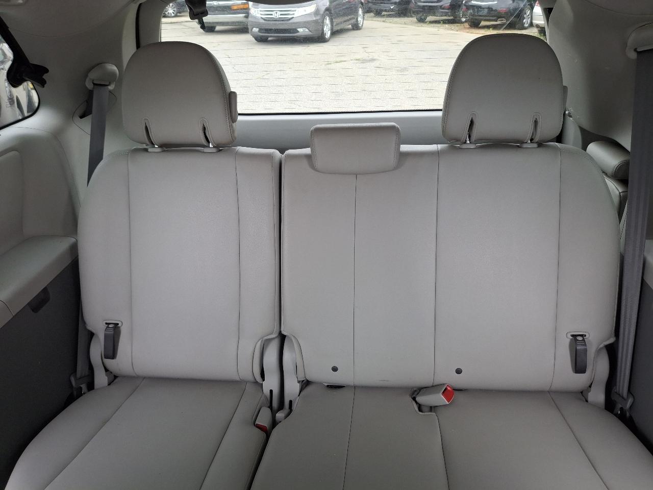 Toyota Sienna XLE FWD 8-Passenger V6 2013