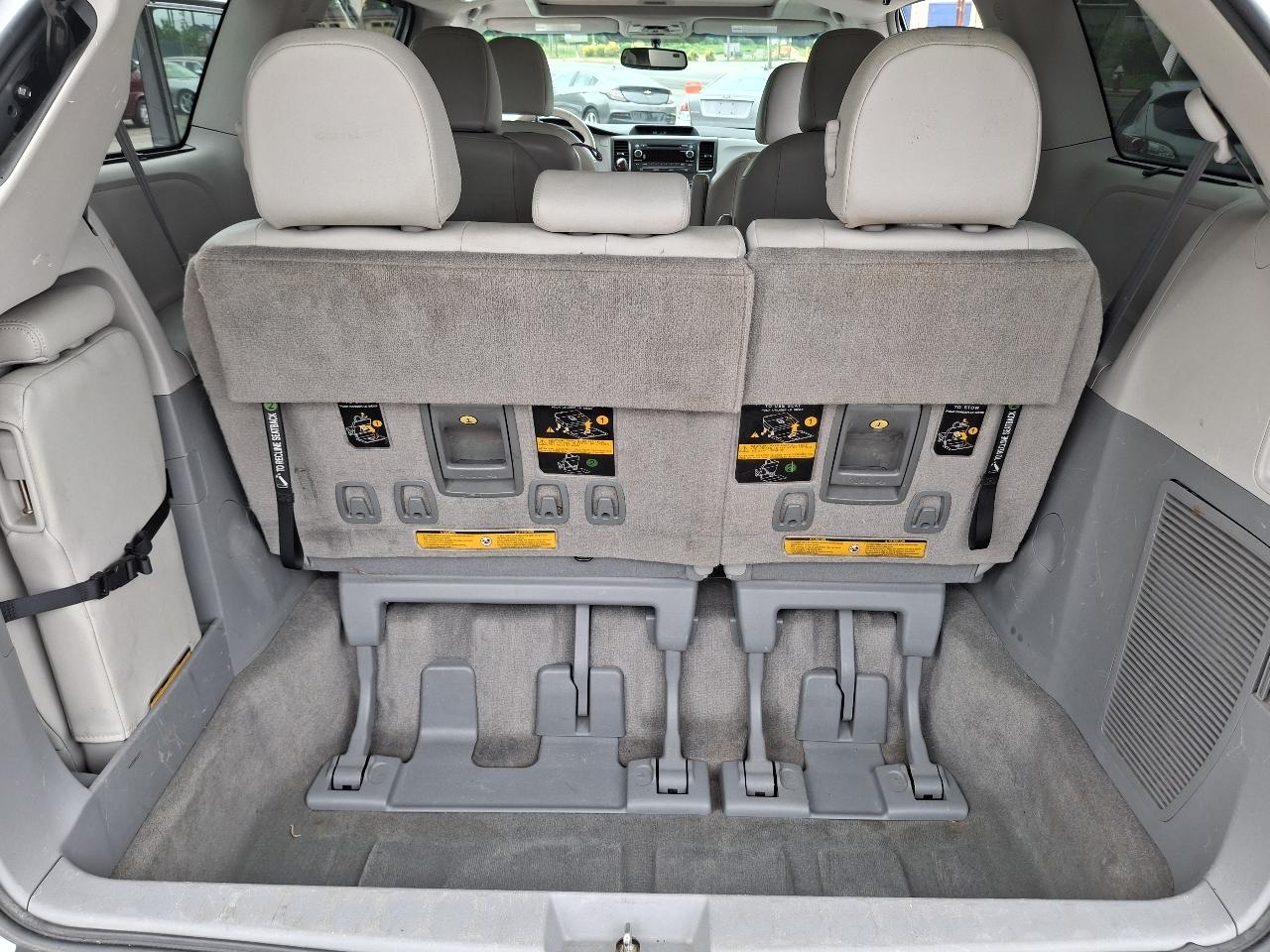 Toyota Sienna XLE FWD 8-Passenger V6 2013