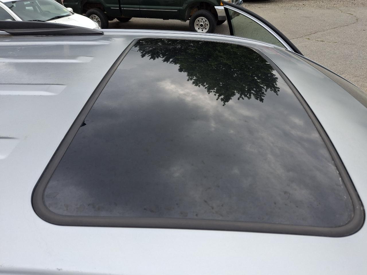 Toyota Sienna XLE FWD 8-Passenger V6 2013