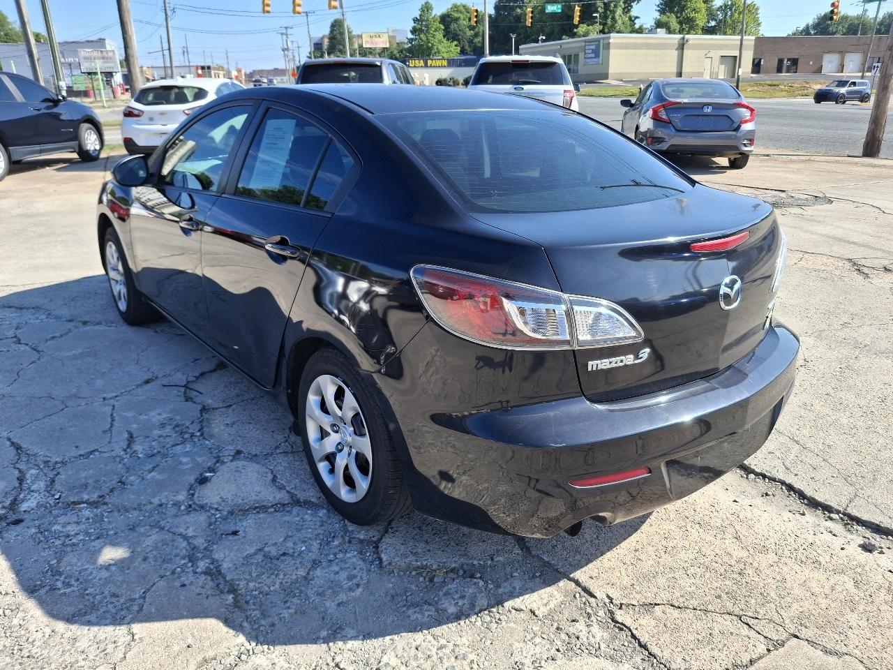 Mazda MAZDA3 i Sport 4-Door 2013