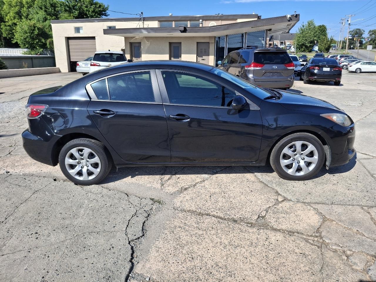 Mazda MAZDA3 i Sport 4-Door 2013