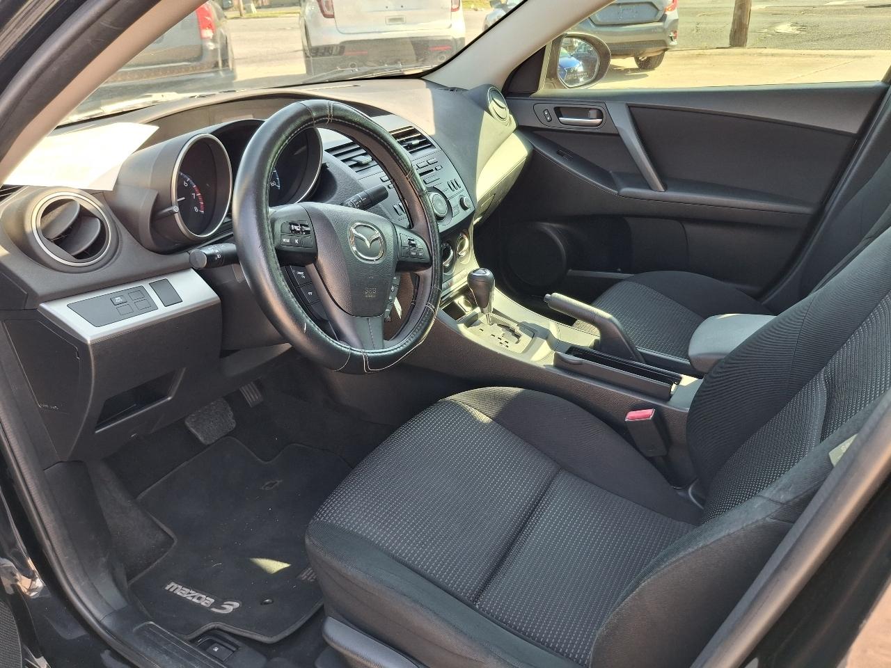 Mazda MAZDA3 i Sport 4-Door 2013