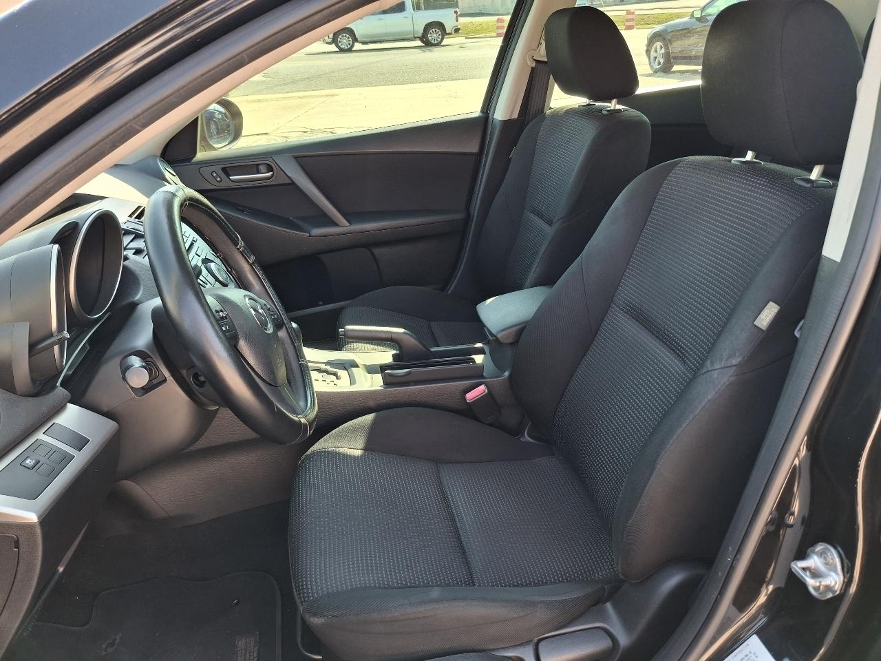 Mazda MAZDA3 i Sport 4-Door 2013