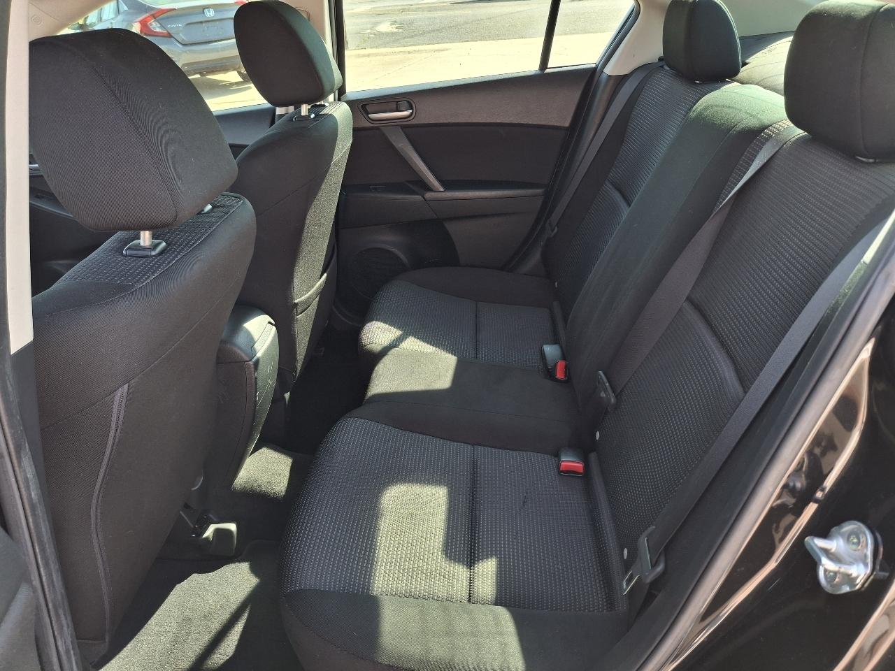 Mazda MAZDA3 i Sport 4-Door 2013