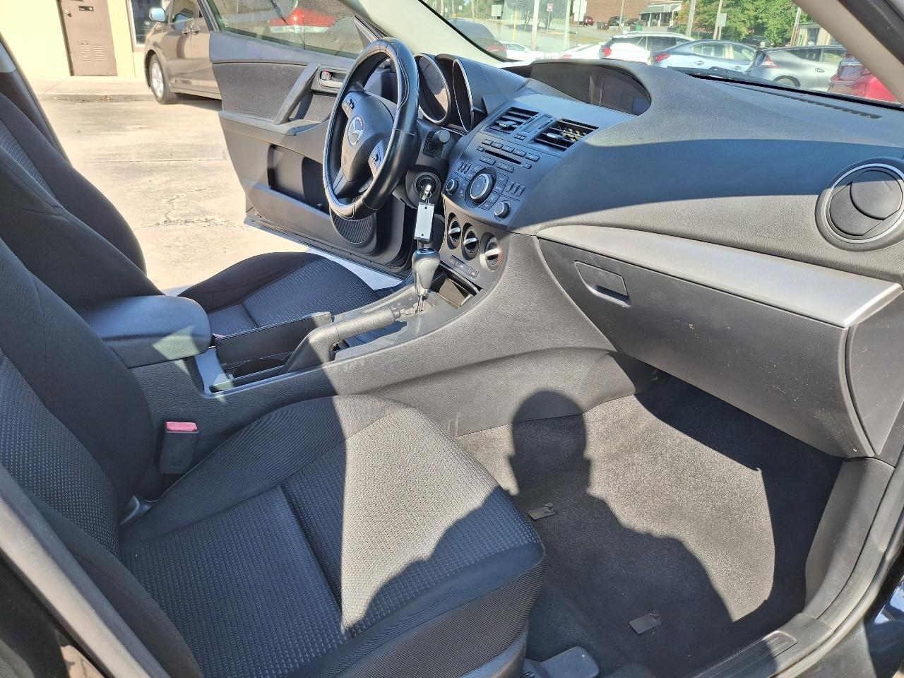 Mazda MAZDA3 i Sport 4-Door 2013