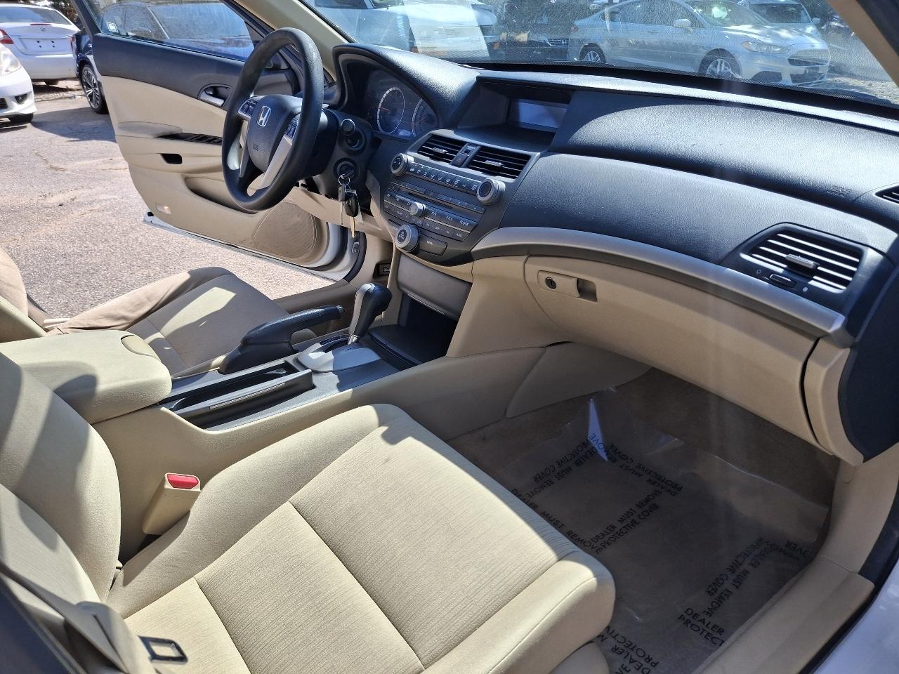 Honda Accord LX sedan AT 2012