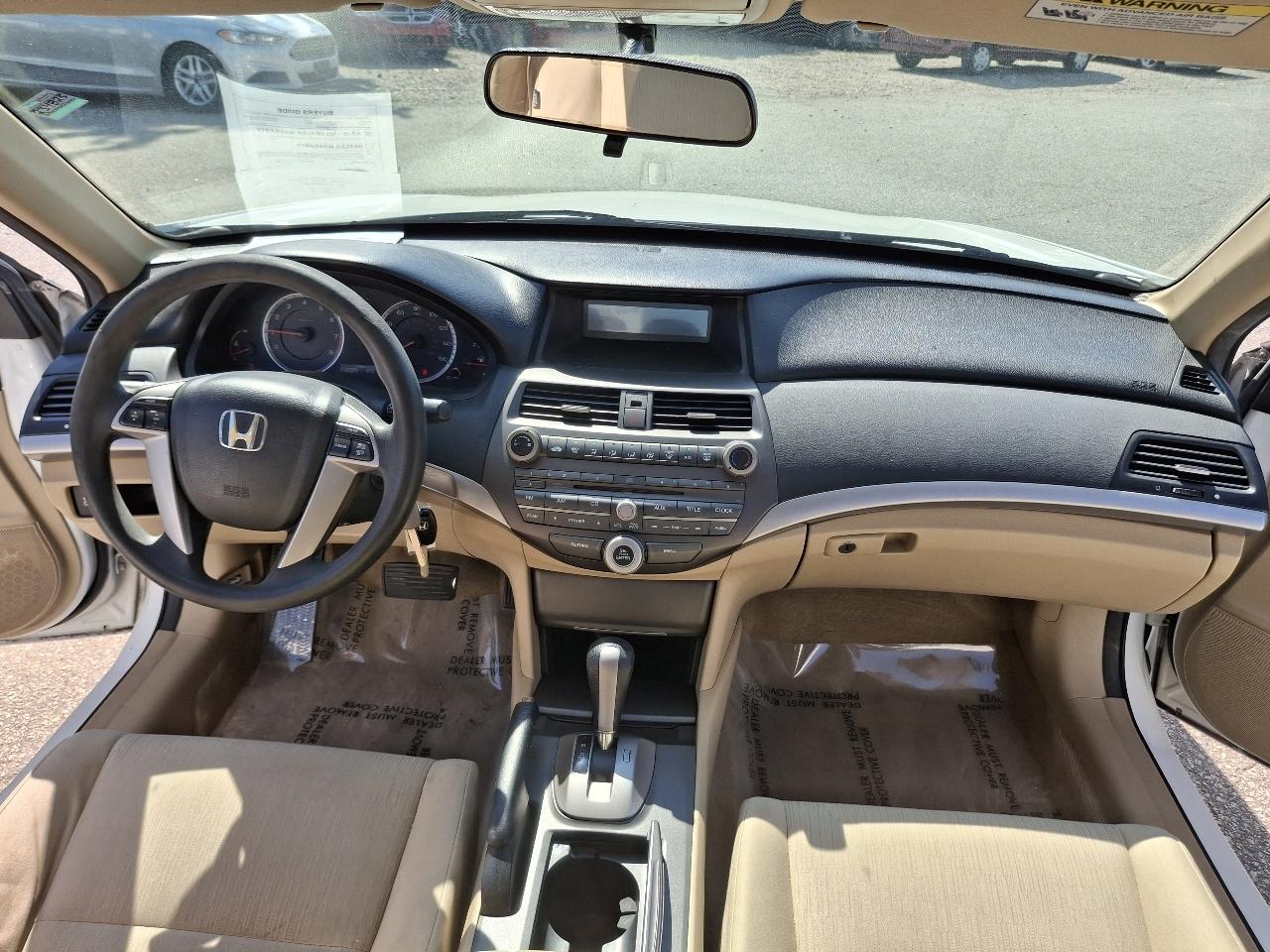 Honda Accord LX sedan AT 2012