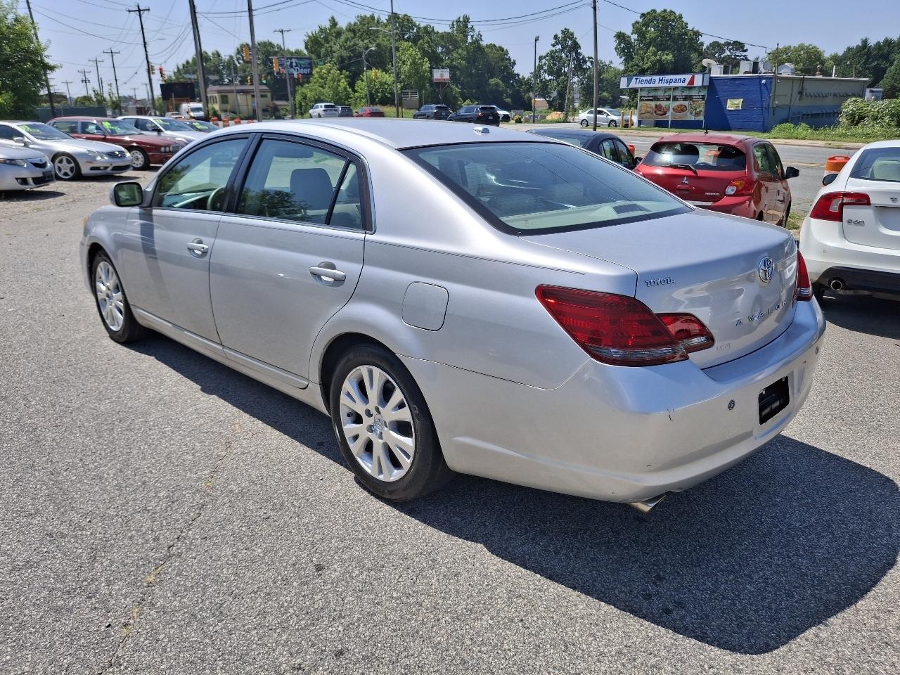 Toyota Avalon XL 2009