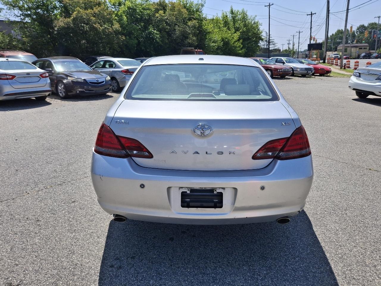 Toyota Avalon XL 2009